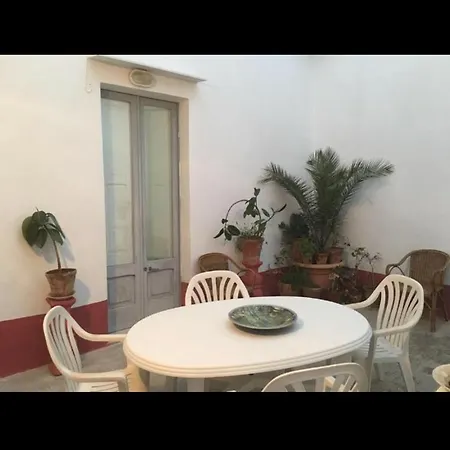 Palazzo Storico Nel Centro Di *