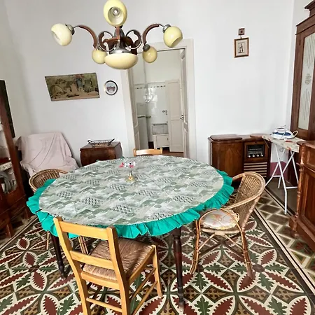 Palazzo Storico Nel Centro Di *
